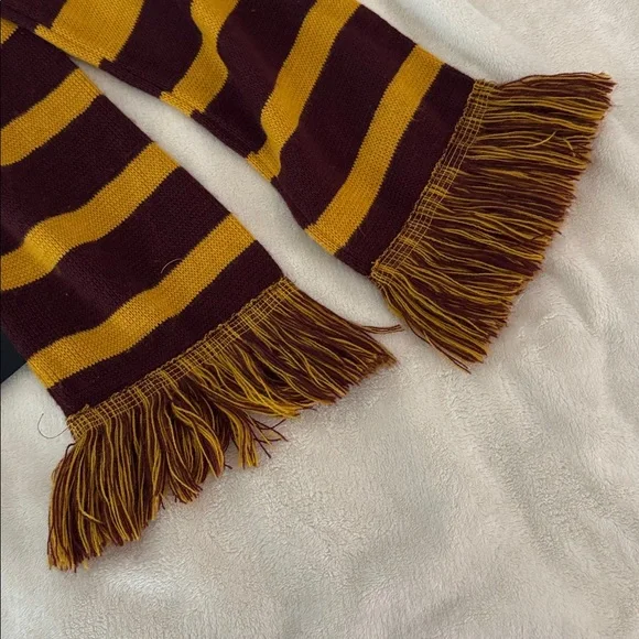 harry potter gryffindor scarf (the cursed child on broadway) - Picture 3 of 4